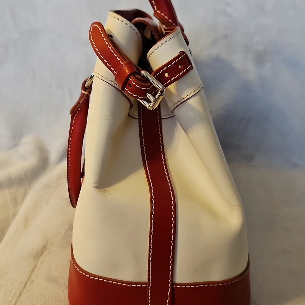 Alto Dooney & Bourke Satchel - Picture 5 of 14
